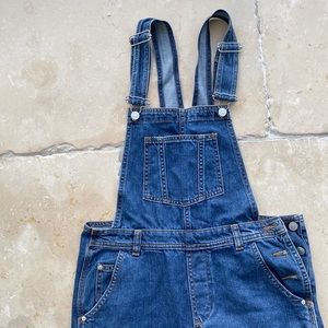 The most adorable overalls! Size 8, Top Shop & in great condition. And so cool